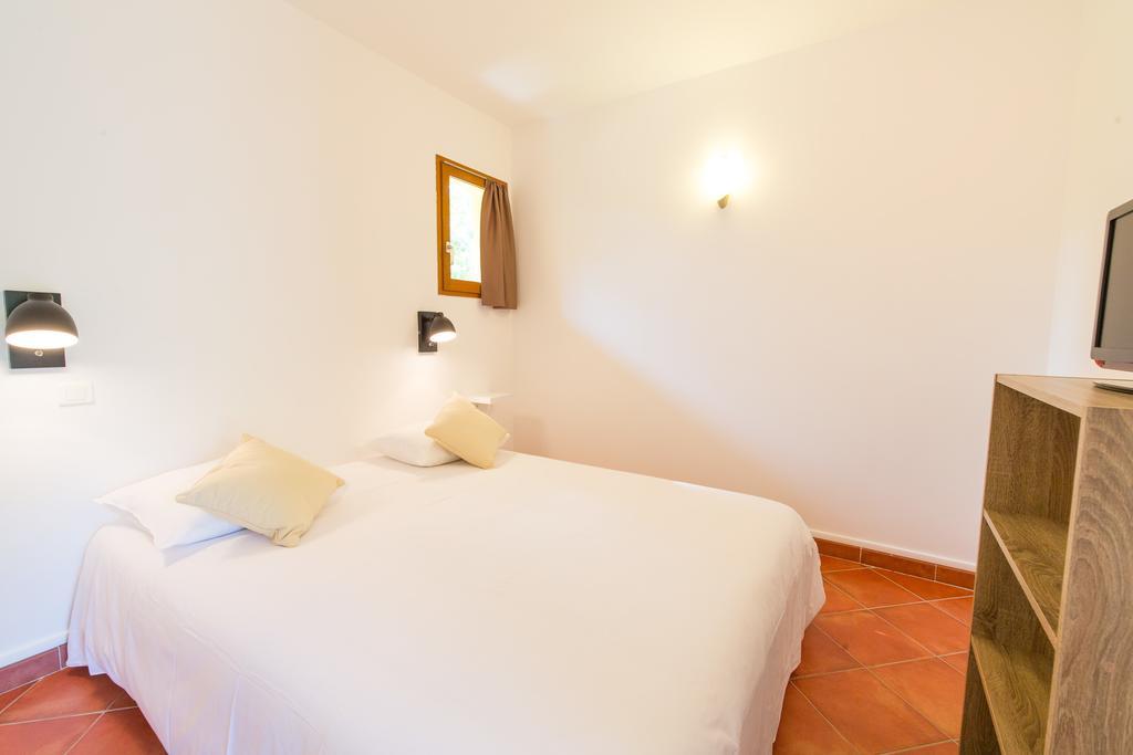 Casa Vecchia Rooms + Apartments Calvi  Zimmer foto